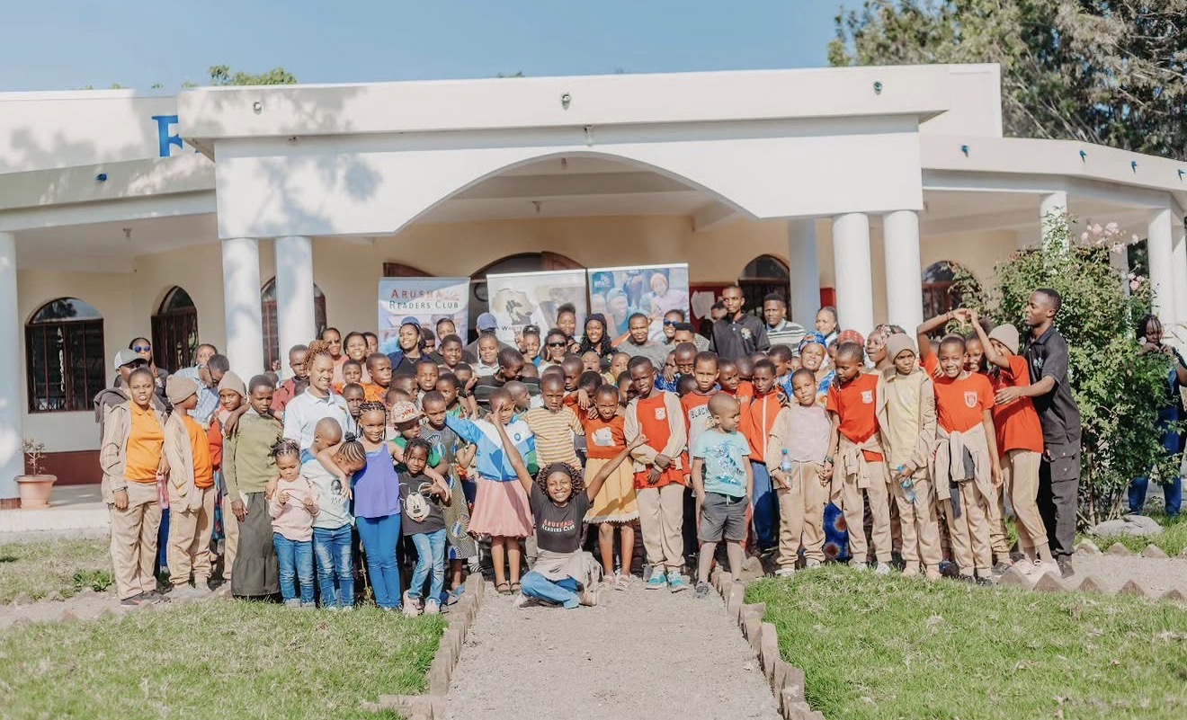 Watoto Afrika facilitators supporting children